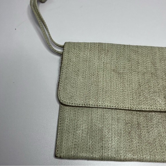 m0851 Cream Leather Envelope Snap Close Clutch/Wristlet - Picture 2 of 11